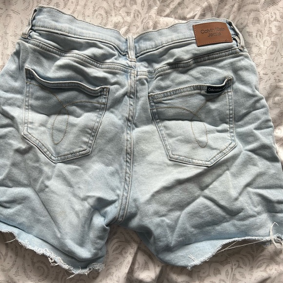 Calvin Klein CK Mid thigh jean shorts - Picture 2 of 2